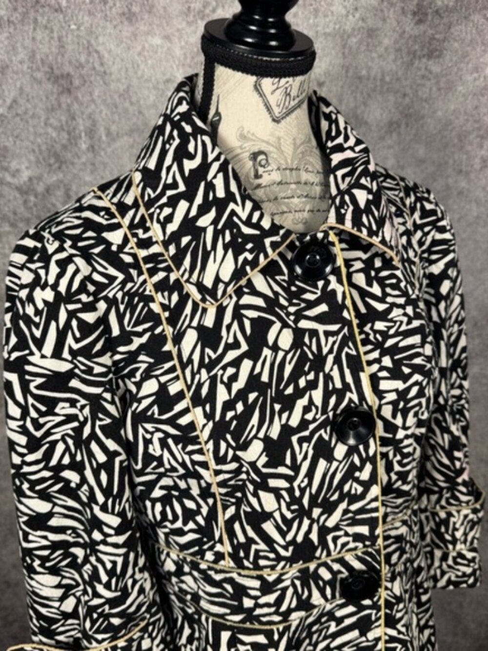Sharon Young Graphic Print Jacket Size 8 Black Cream Gold Trim - Picture 3 of 11